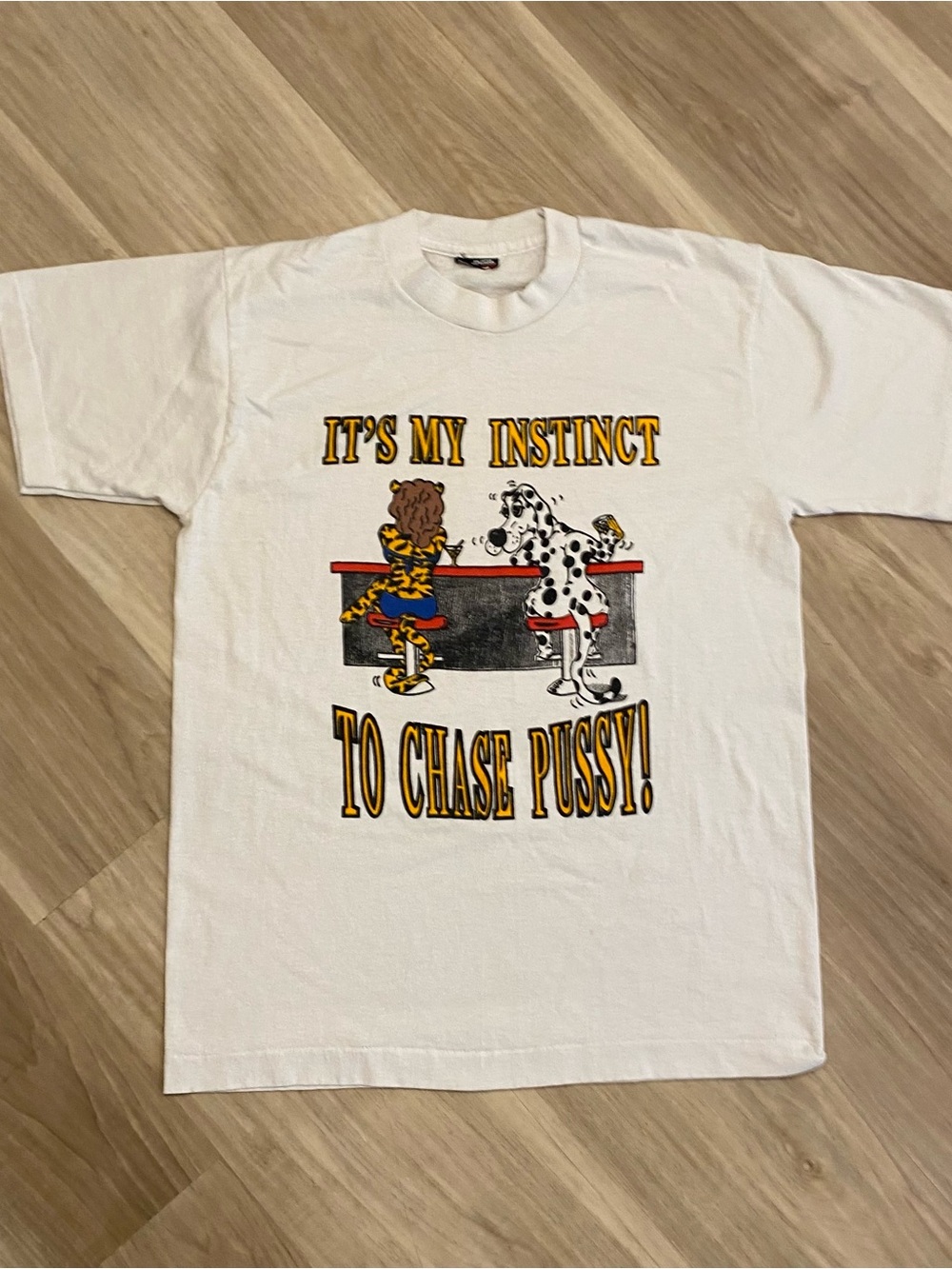 Vintage 90s Funny Novelty Shirt Mens Medium White Chase Dog Cat Bar Graphic